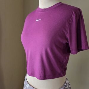 Nike Women's Sportswear Essentials Slim Crop T-Shirt in Rosewood - Size M